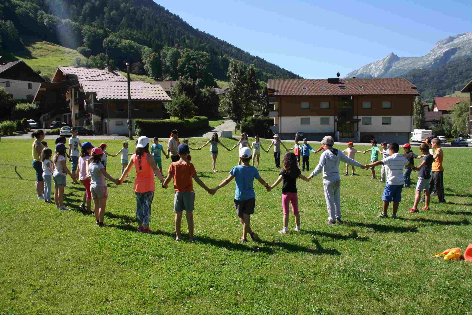 Ronde d'enfants au Grand-Bornand - Haute-Savoie