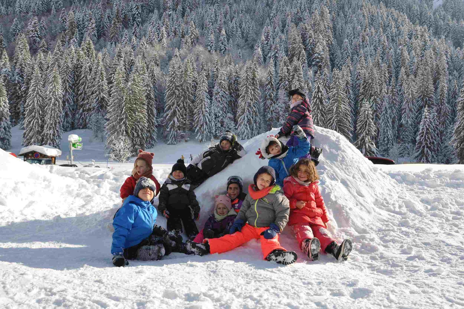 Construction d'igloos au Grand-Bornand - Haute-Savoie
