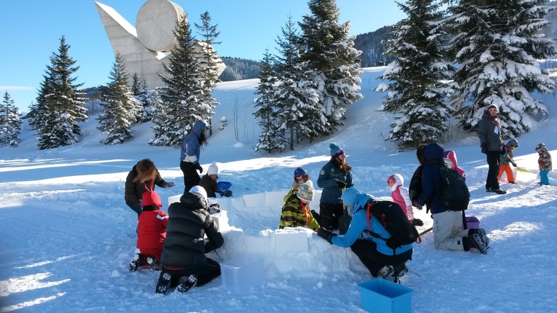 Plateau de Glières, classe de neige, classe nordique, construction d'igloo